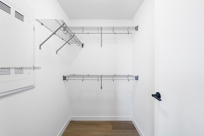 Building Photo - 307 SW 5th St