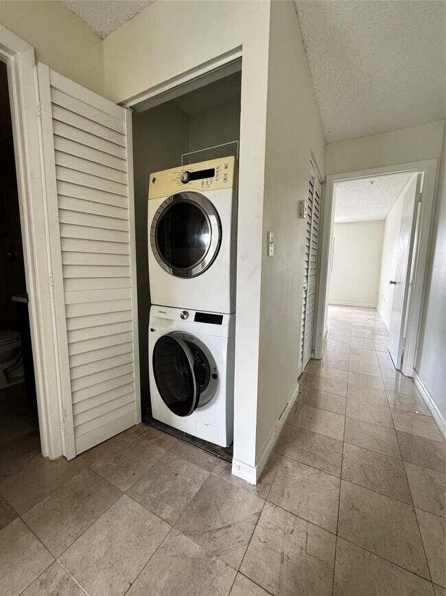 Building Photo - 5200 NW 31st Ave