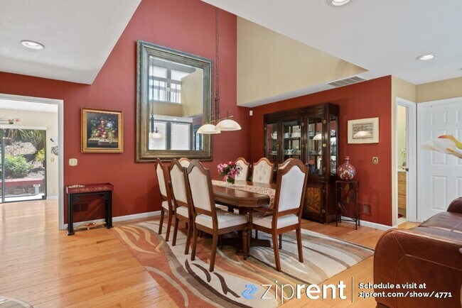 Building Photo - 6026 Ridgemont Dr