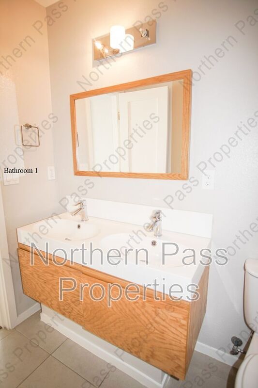 Building Photo - 4200 Camelot Heights Dr