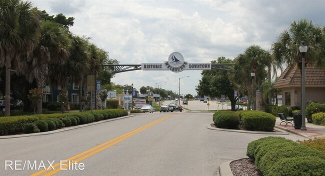 Building Photo - 3 br, 2 bath House - 2108 Oak St