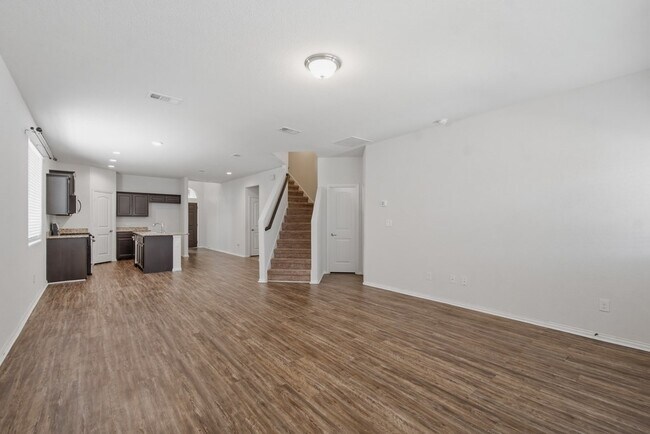 Building Photo - 6910 Kate Reed Dr