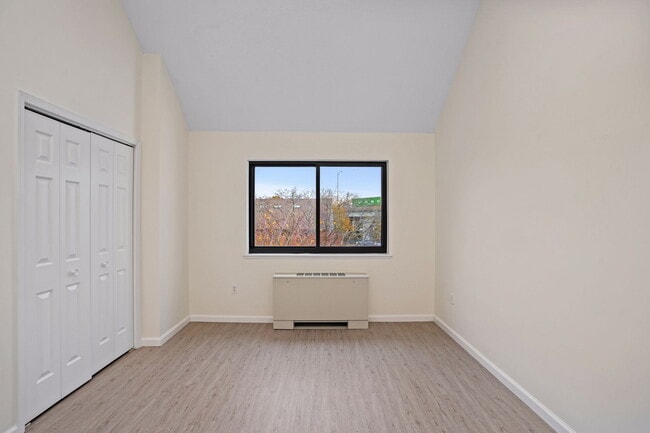 Building Photo - 7 River Rd