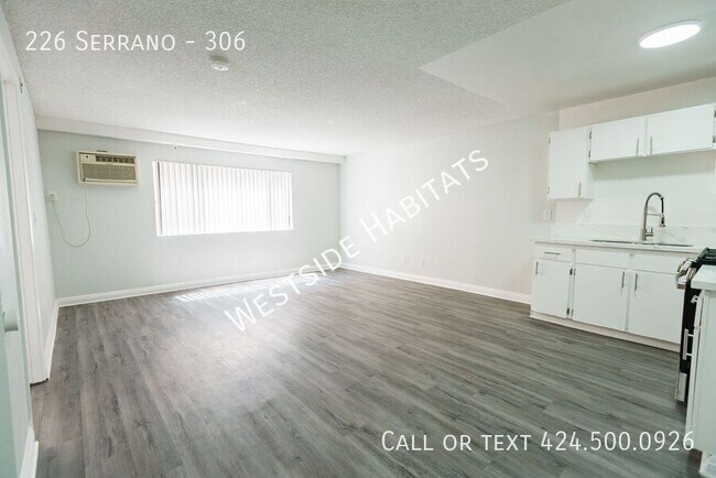 Building Photo - 226 Serrano-306