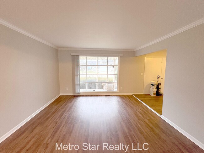 Building Photo - 1553 Lakewood Dr