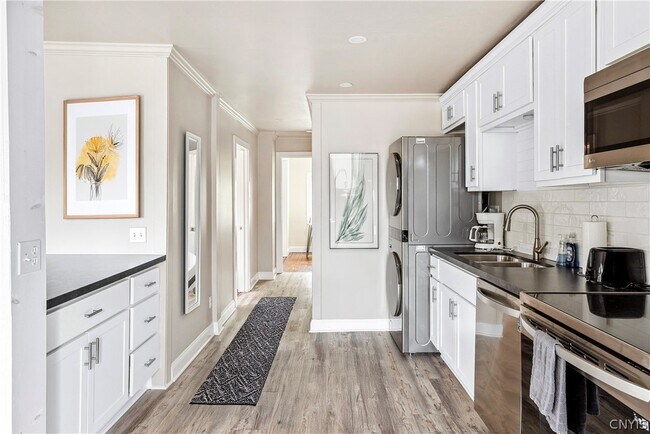 Building Photo - 40 Lakeview Cir