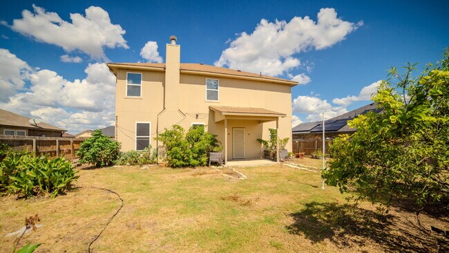 Building Photo - "Spacious 4-Bedroom Home with 3.5 Bath, Gr...