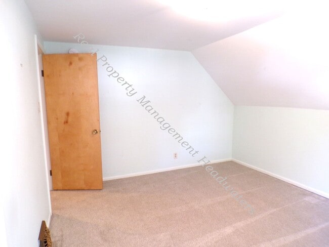 Building Photo - House For Rent
