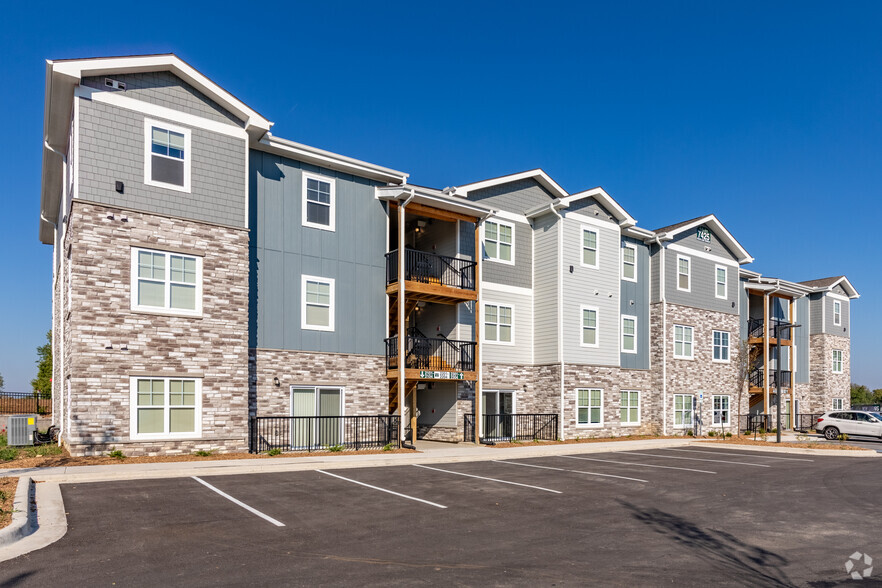 Main Building - Hedge Lane Apartments