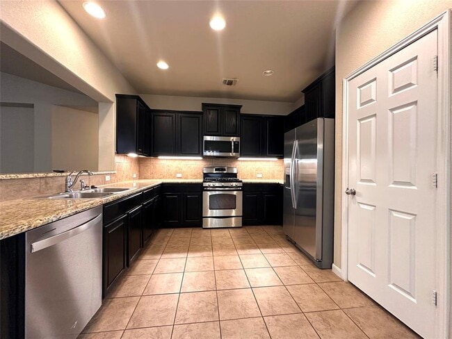 Building Photo - 1000 Drake Cove