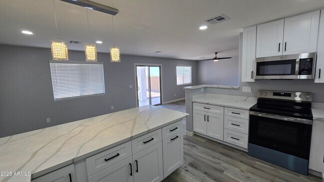 Building Photo - 23451 N El Frio Ct