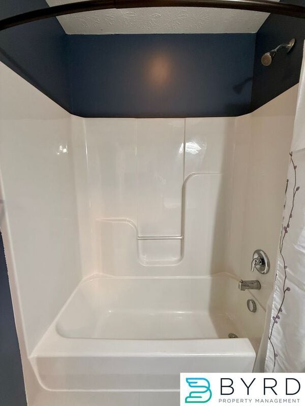 Building Photo - 1001 Greenview Dr