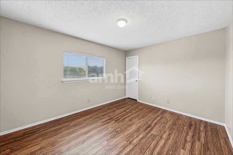 Building Photo - 6678 Snow Meadow Dr