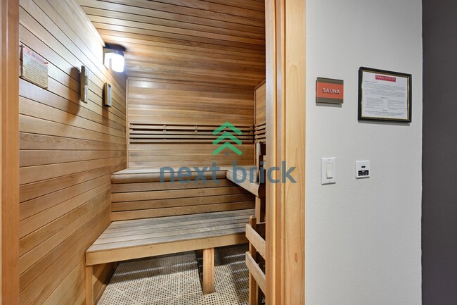 Building Photo - Spacious 1 Bedroom + Den in Canal Station Prime Ballard Location!