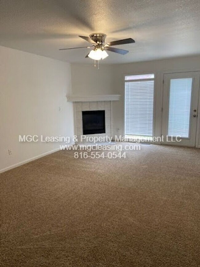 Building Photo - Everyday Comfort in Creekwood Park Townhom...