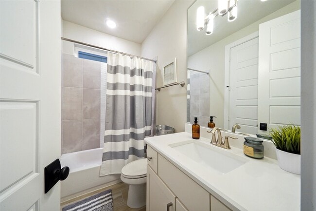 Building Photo - 2625 Fountain Key Blvd