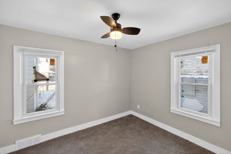 Building Photo - 20040 Regent Dr