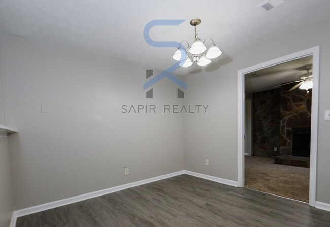 Building Photo - Move in before October 15th and get a $250...