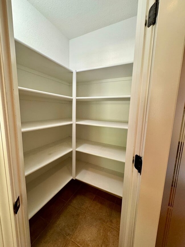 Building Photo - Beautiful Four-Bedroom Home Available in Folsom!