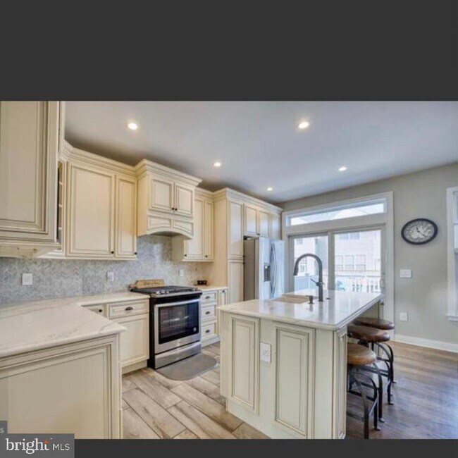 Building Photo - 540 Legrace Terrace NE