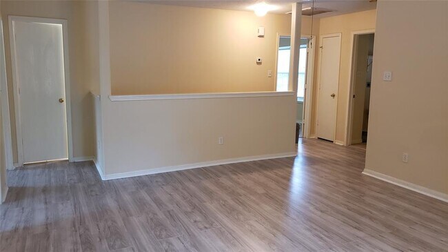Building Photo - 28907 Fox Run Boulevard