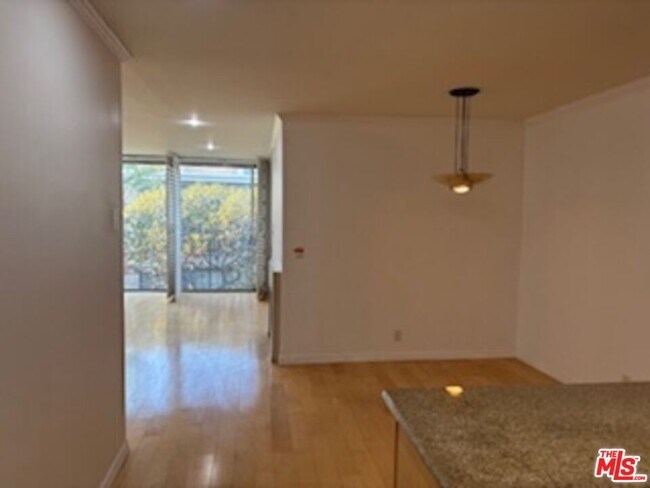 Building Photo - 11645 Montana Ave