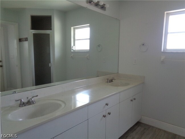 Building Photo - 1320 SE 25th Ln