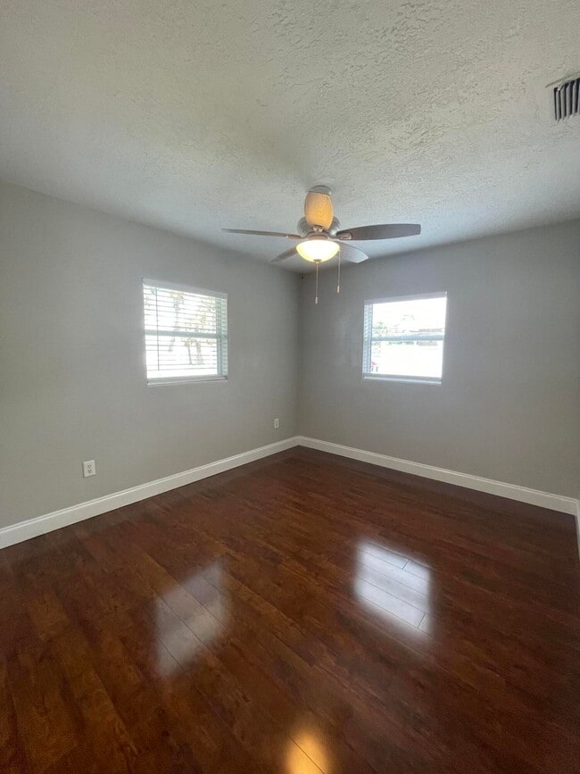 Building Photo - 5 N Deleon Ave