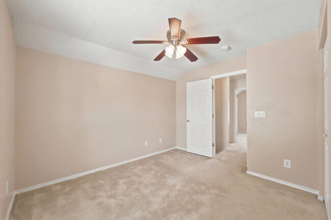 Building Photo - 914 Bur Oak Ct