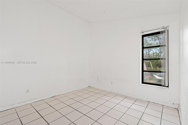 Building Photo - 6916 SW 37th St