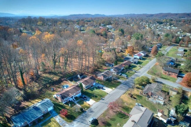 Building Photo - 201 Springdale Rd