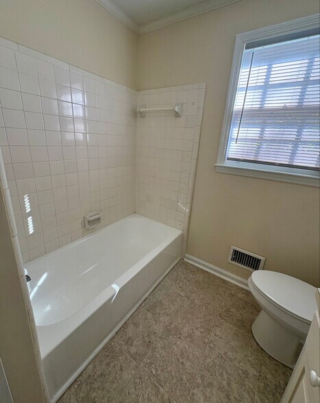 Building Photo - 1808 Lowder Dr