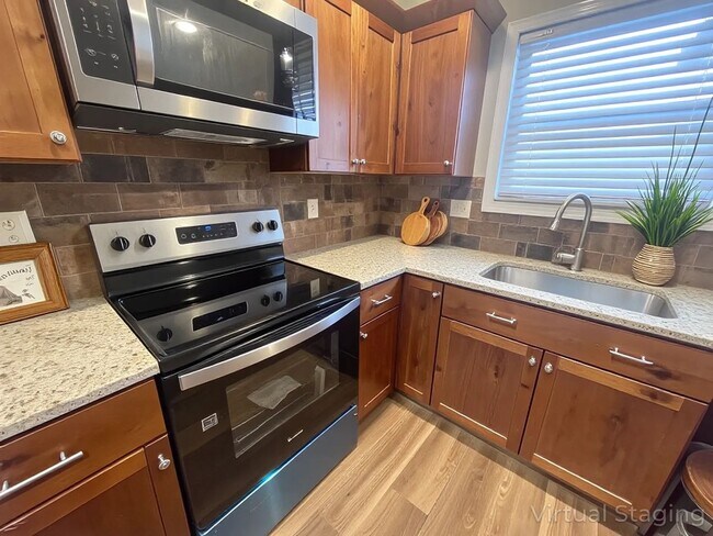 Building Photo - New Never Occupied - Brand New 2 bedroom 2 bath Duplex in Kimberling City, MO