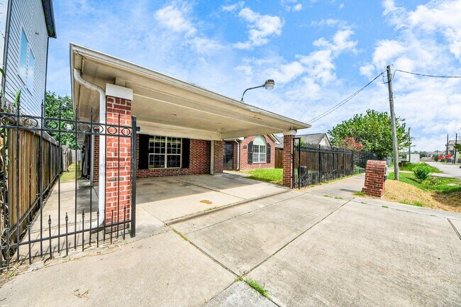 Building Photo - 5920 Conley St