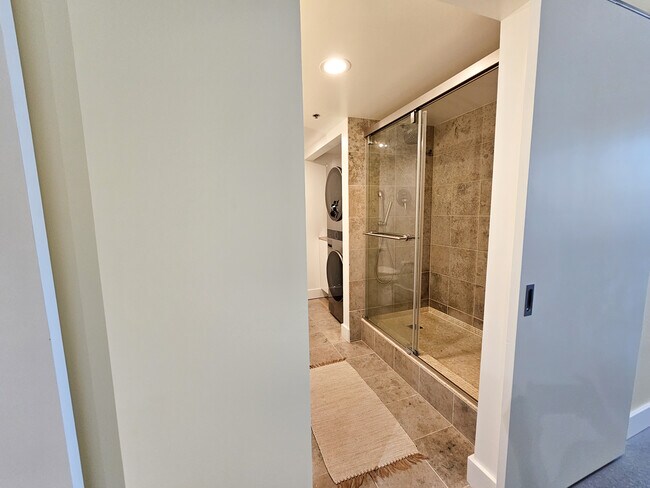 Building Photo - 80 Vine St