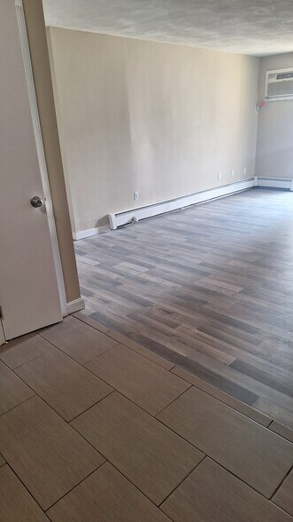 Building Photo - 5 Kenmar Dr