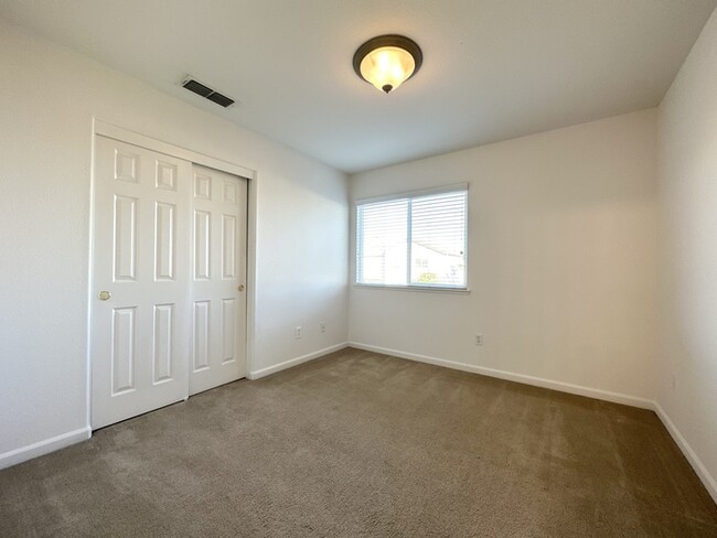 Building Photo - 689 Regency Park Cir