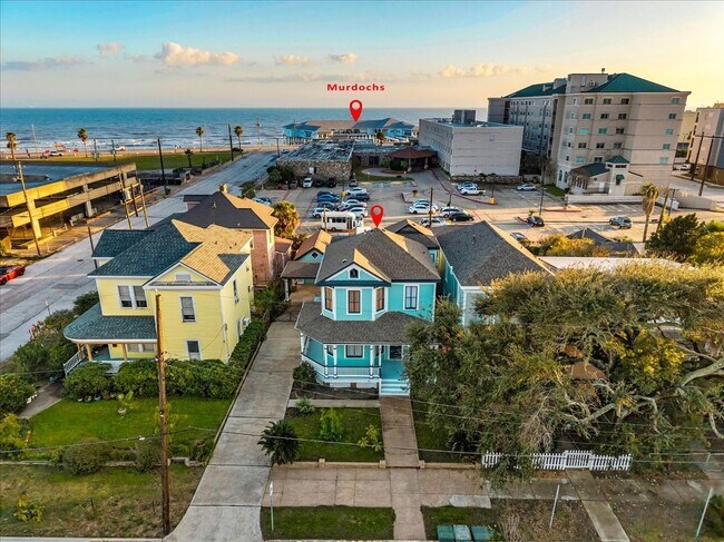 Building Photo - 2207 Bernardo De Galvez Ave