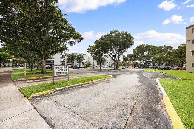 Building Photo - 9140 SW 123rd Ct