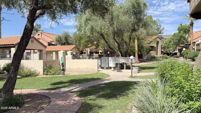 Building Photo - 925 N College Ave