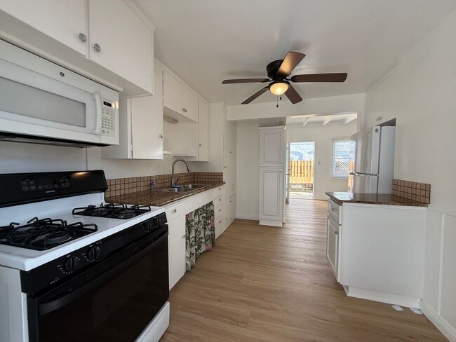 Building Photo - 1033-1035 Bath Lane