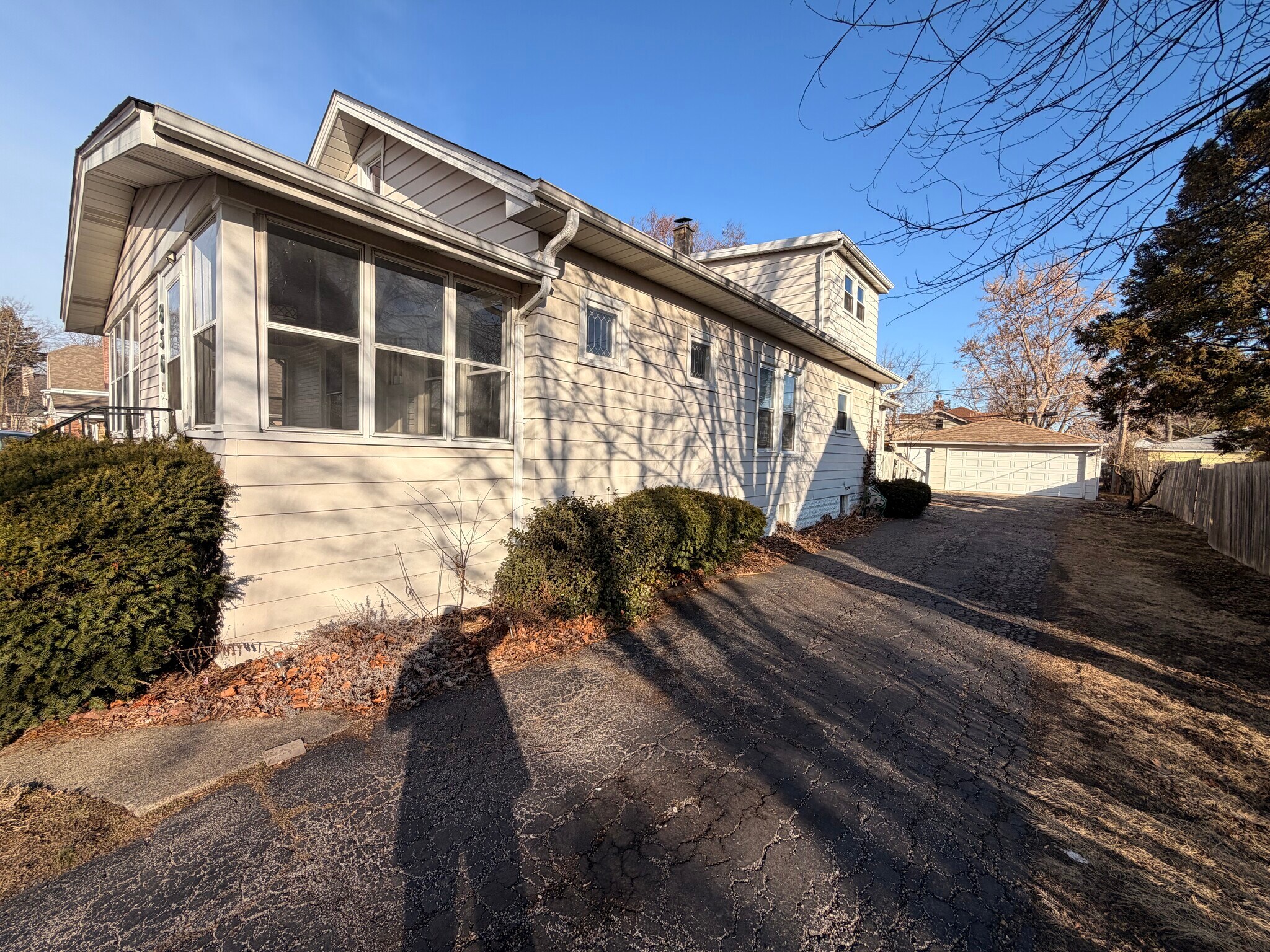 Building Photo - 856 Woodlawn Ave