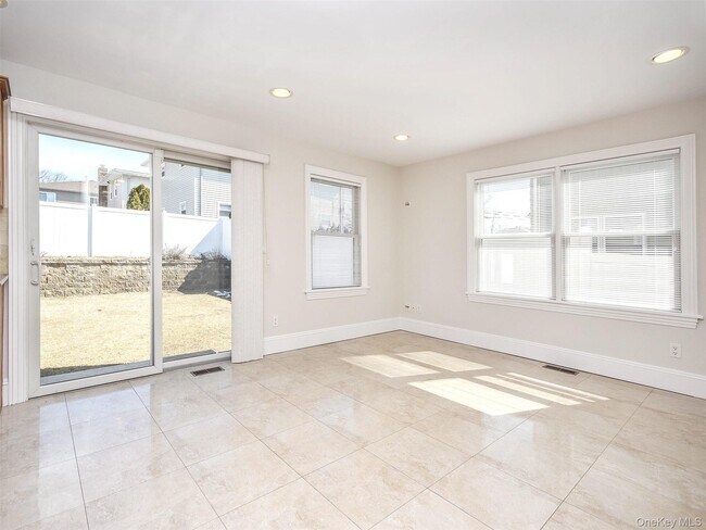 Building Photo - 24B Sintsink Dr W