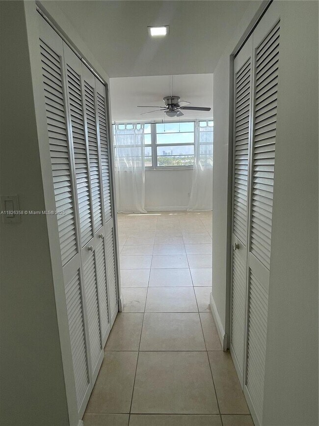 Building Photo - 13155 Ixora Ct