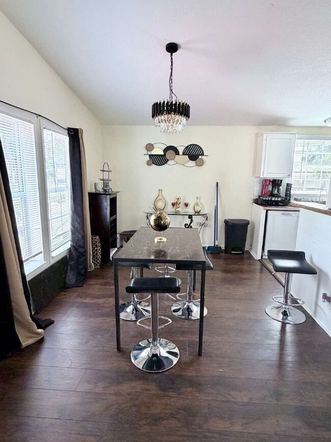 Building Photo - "Charming 1-Bedroom for Rent, Oasis in Vibrant West Palm Beach – Your Ideal Urban Retreat!"