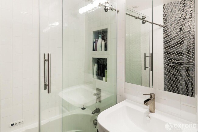 Building Photo - 148 Waverly Place