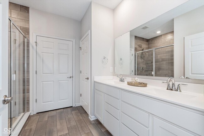 Building Photo - 1051 Macoun Dr