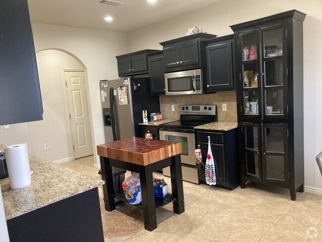 Building Photo - 2610 N Brush Creek Dr