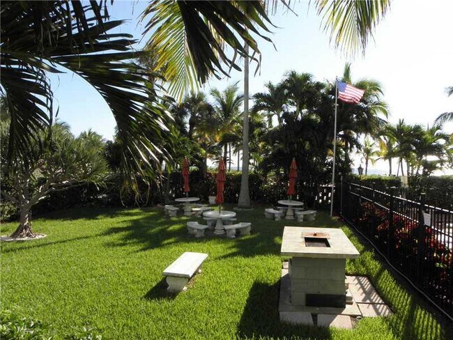 Building Photo - 305 N Pompano Beach Blvd