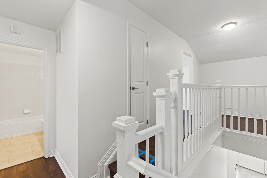 Building Photo - 1067 Eberton Ave